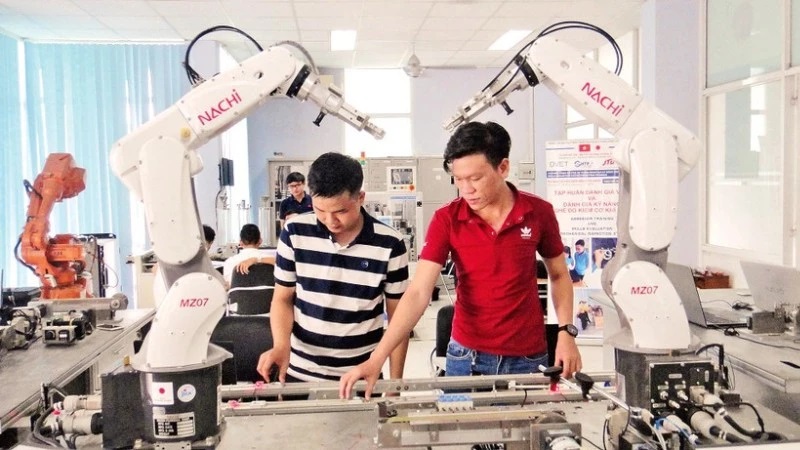 Chất lượng nguồn nhân lực gắn với đổi mới công nghệ, chuyển đổi số