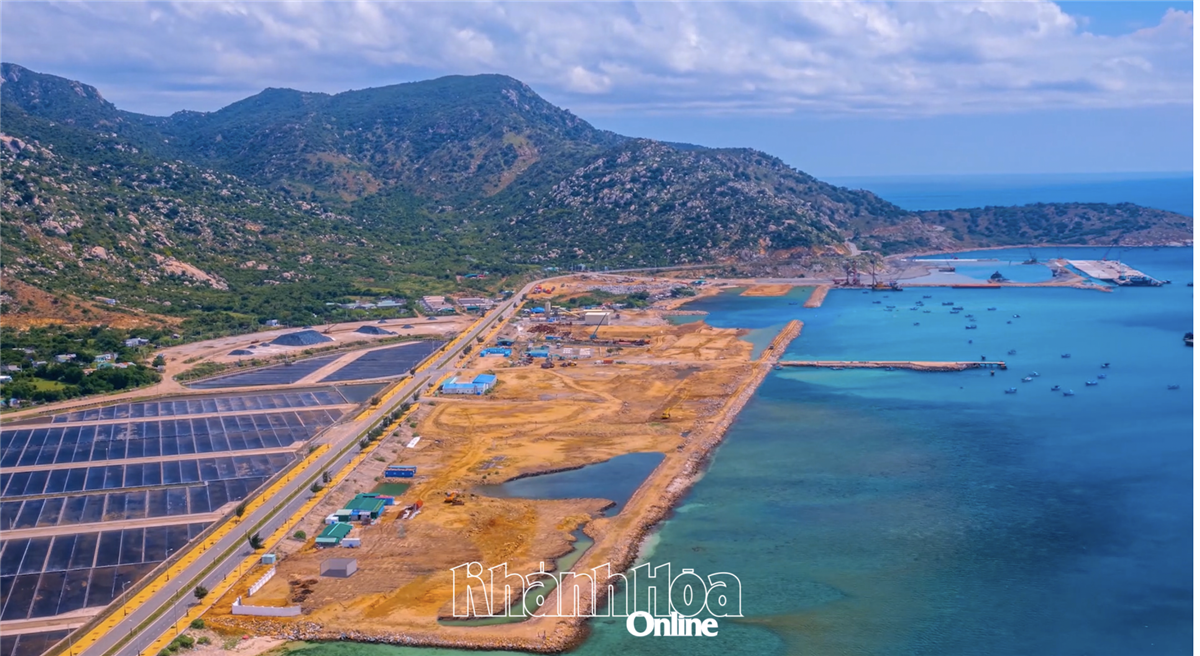 Khánh Hòa phát động phong trào thi đua đổi mới sáng tạo, thúc đẩy chuyển đổi số và chuyển đổi xanh