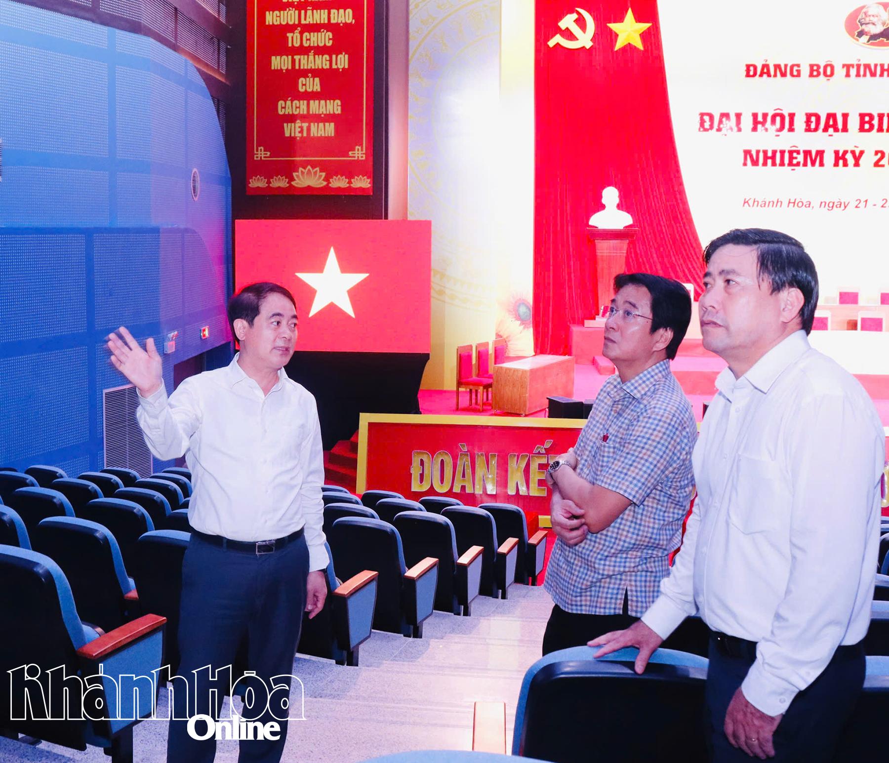 Bí thư Tỉnh ủy Nghiêm Xuân Thành kiểm tra công tác chuẩn bị Đại hội Đảng bộ tỉnh tại Cung Văn hóa thiếu nhi tỉnh