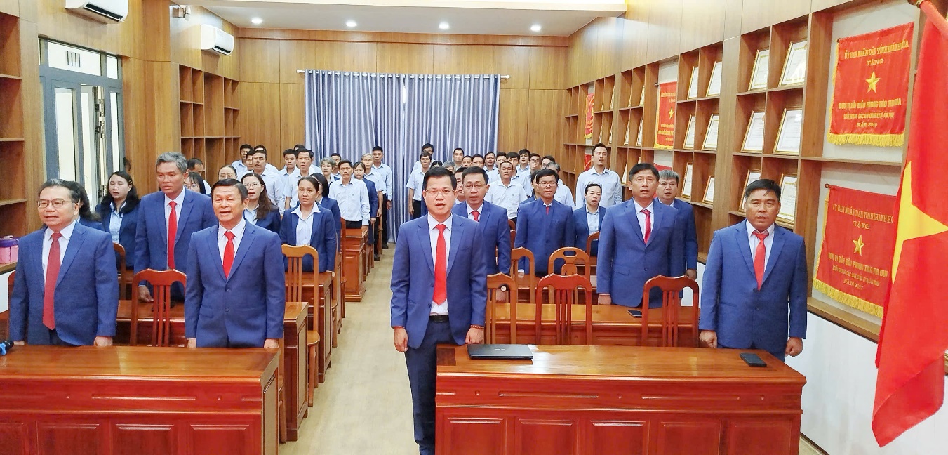 Hình ảnh về Ban QLDA Phát triển tỉnh Khánh Hòa: Trang trọng Lễ chào cờ tháng 4/2026 – Lan tỏa tinh thần đoàn kết, trách nhiệm