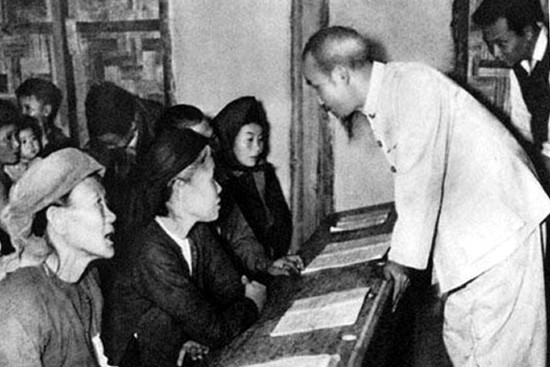 Từ phong trào "Bình dân học vụ" năm xưa đến phong trào "Bình dân học vụ số" ngày nay