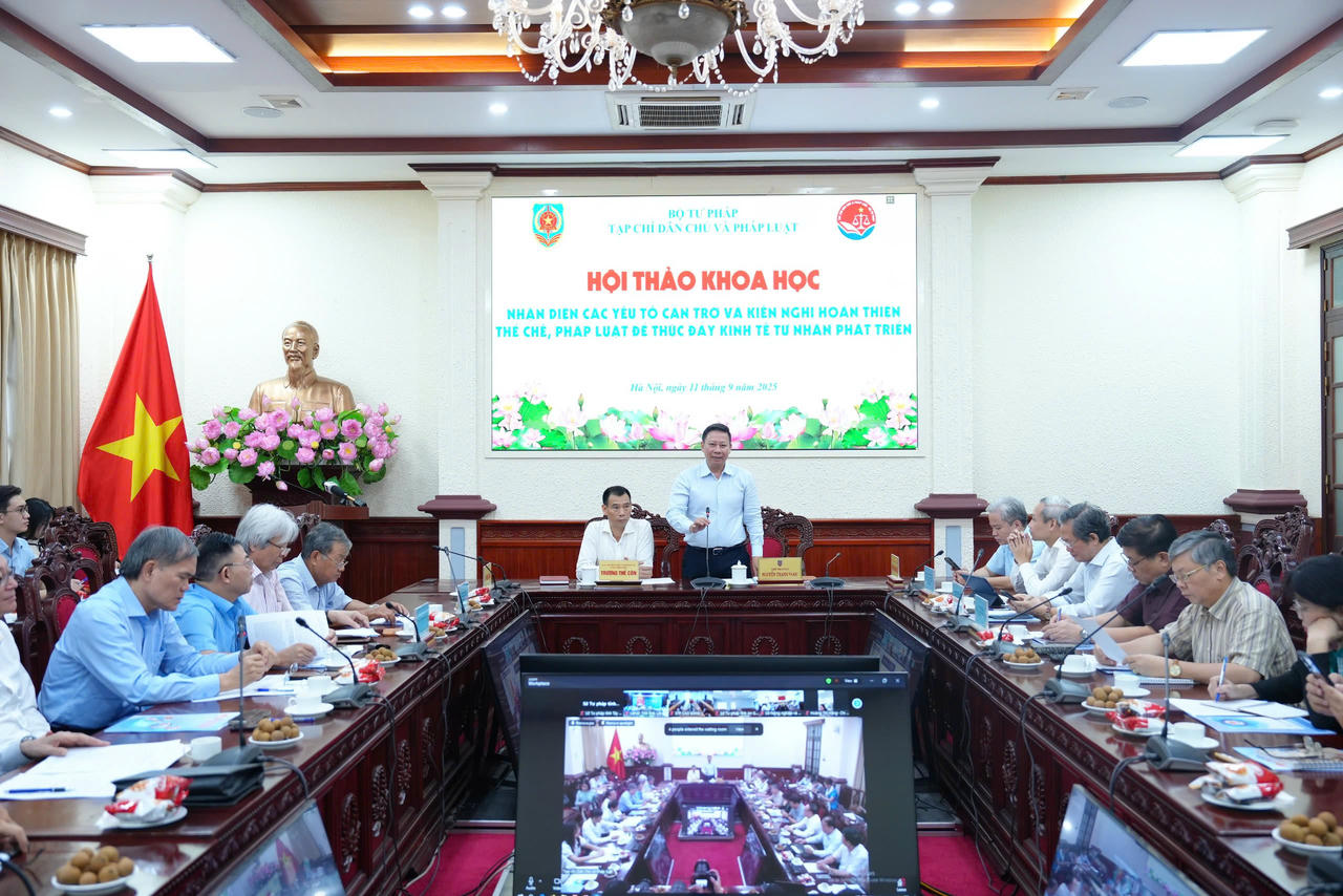 'Cởi trói' pháp luật để thúc đẩy kinh tế tư nhân