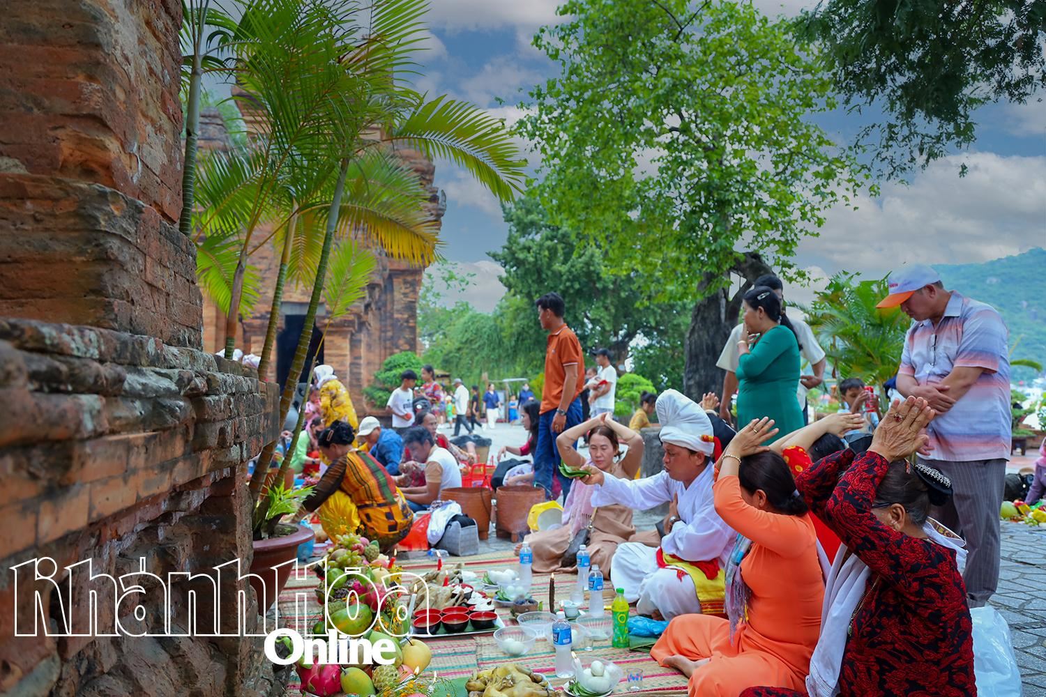 Xin ý kiến Thủ tướng Chính phủ về việc xây dựng hồ sơ tín ngưỡng thờ Mẫu Thiên Y A Na tỉnh Khánh Hòa gửi UNESCO