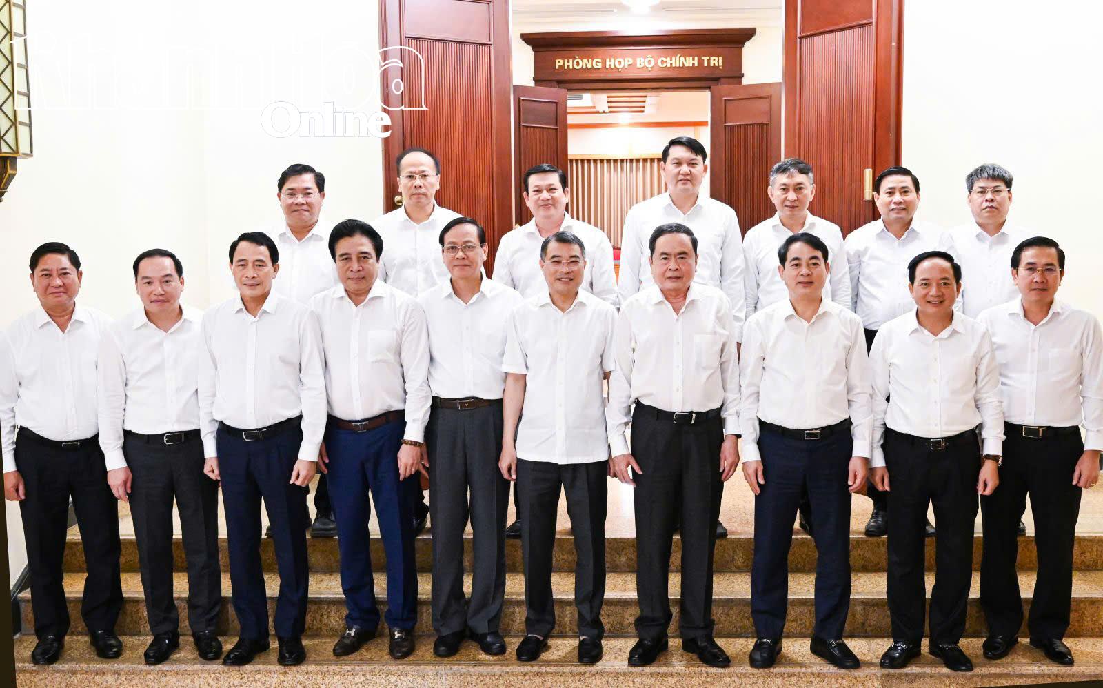 Bộ Chính trị làm việc với Ban Thường vụ Tỉnh ủy Khánh Hòa về công tác chuẩn bị đại hội