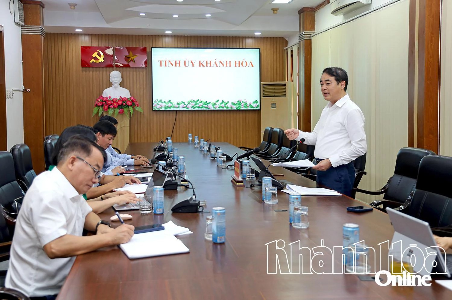 Trưng tập lực lượng tham gia tổ công tác hỗ trợ chuyển đổi số và KPI để hỗ trợ các địa phương