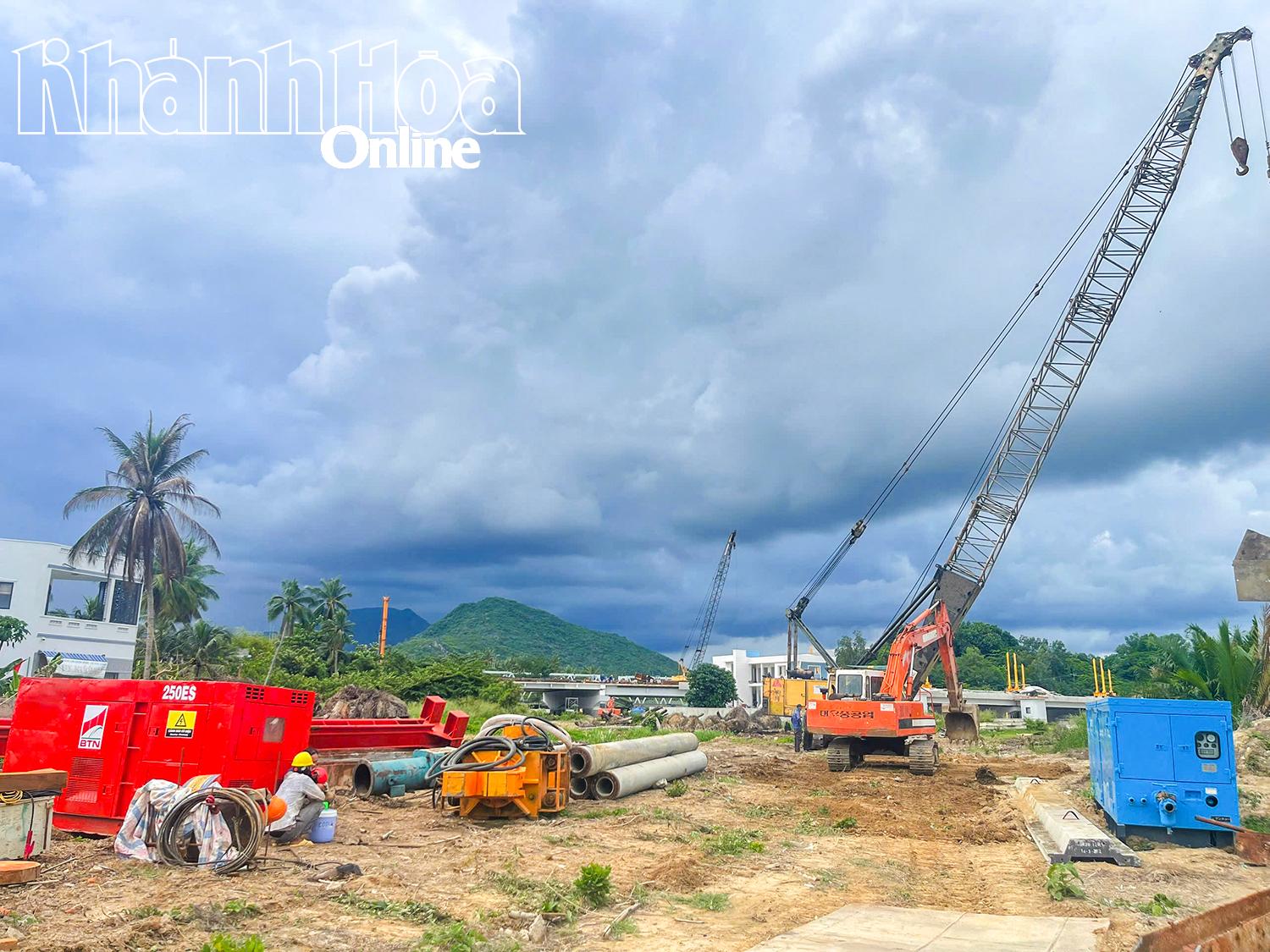 Công trình đường và kè dọc Sông Cái Nha Trang: Cần sớm gỡ vướng về mặt bằng