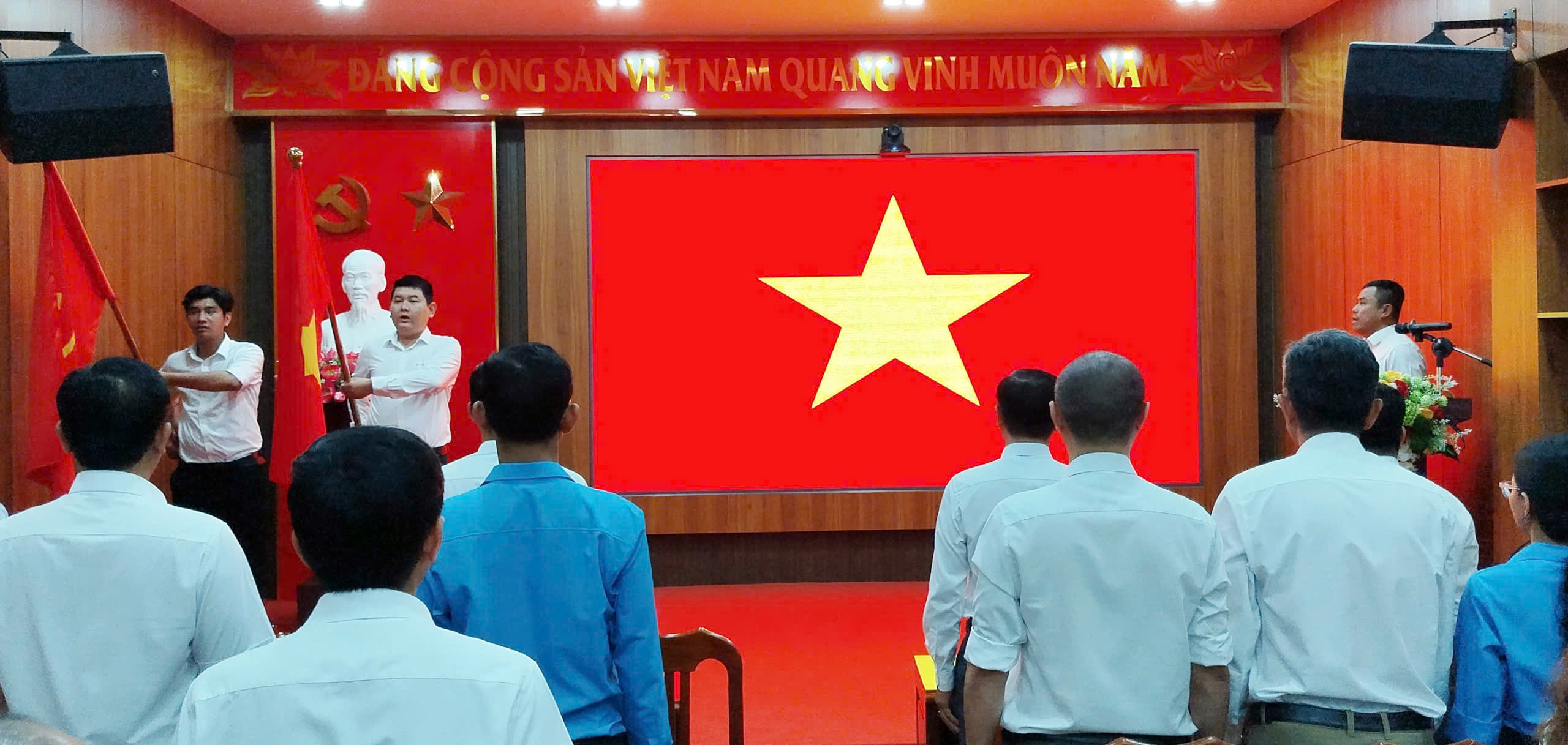 Trang trọng Lễ chào cờ tháng 5/2026 tại Ban QLDA Phát triển tỉnh Khánh Hòa